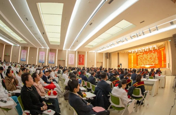 接續(xù)奮斗啟新篇！這場總結(jié)表彰大會奮進感滿滿